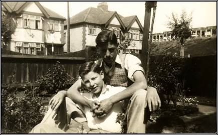 O Frank and George at home in Perivale Middlesex about 1939